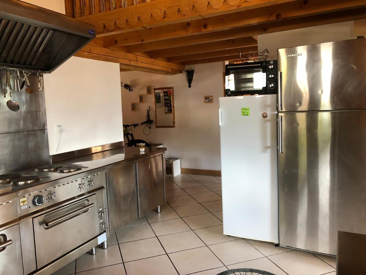 Central Hostel Châtel מראה חיצוני תמונה
