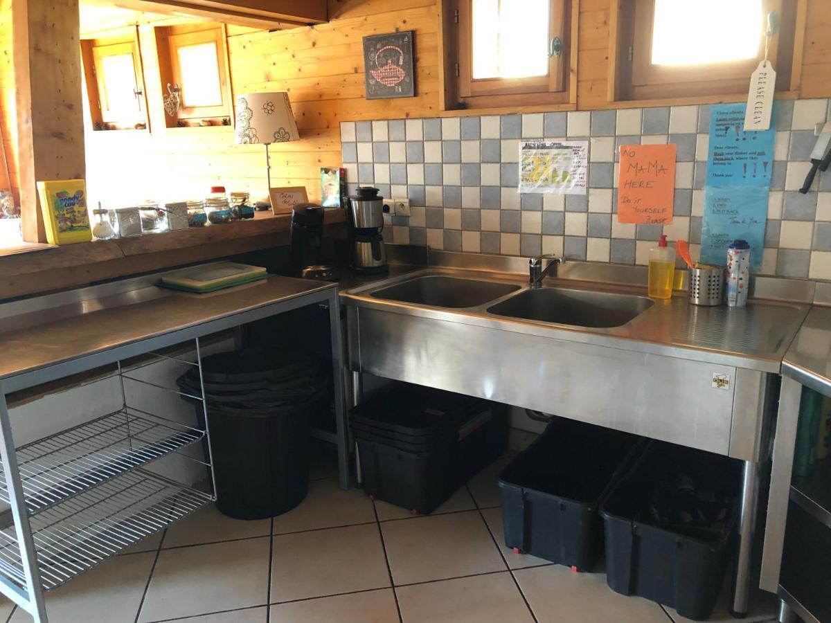 Central Hostel Châtel מראה חיצוני תמונה