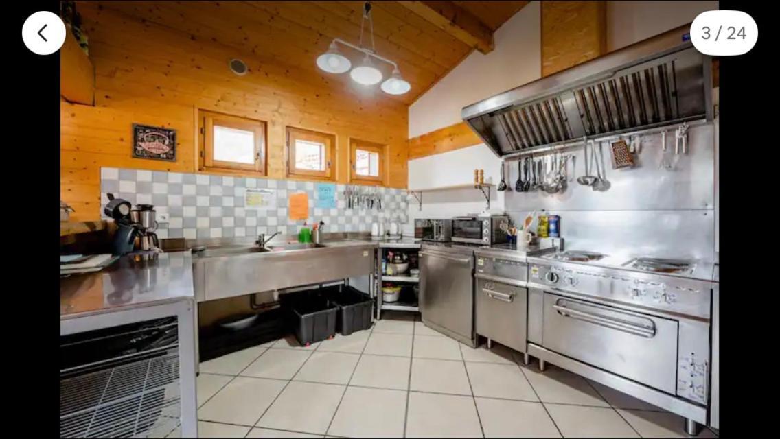 Central Hostel Châtel מראה חיצוני תמונה
