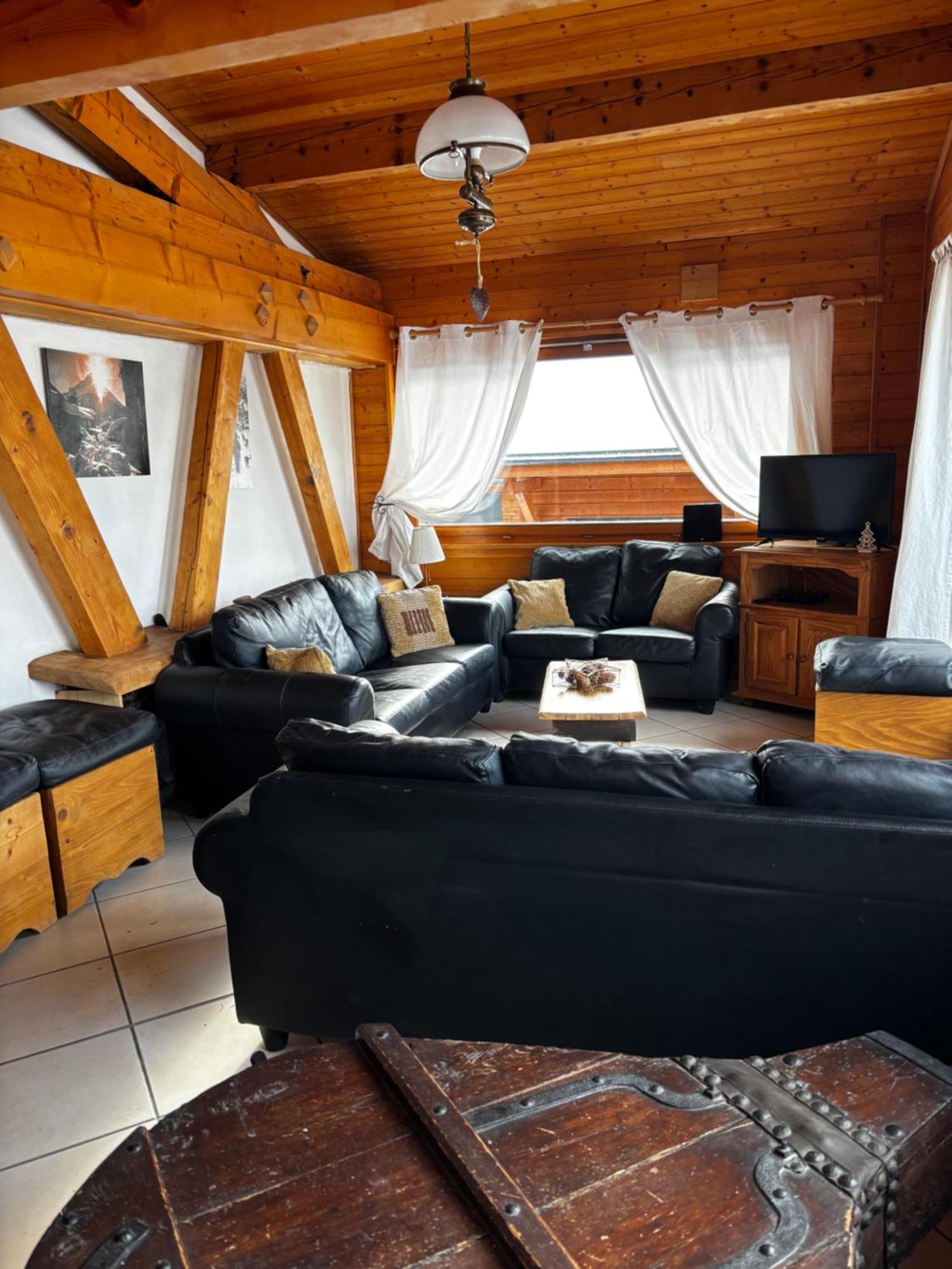 Central Hostel Châtel מראה חיצוני תמונה