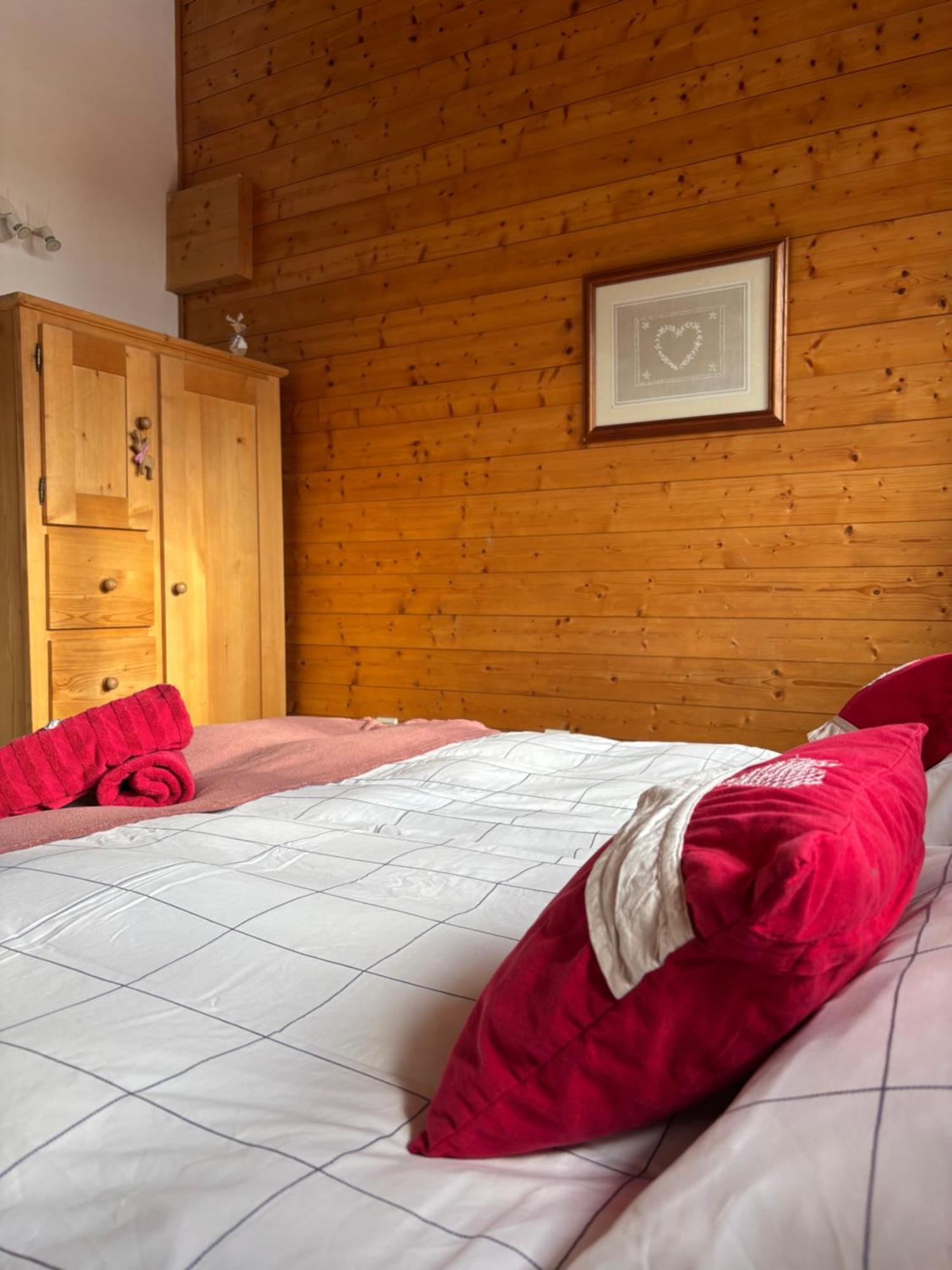 Central Hostel Châtel מראה חיצוני תמונה